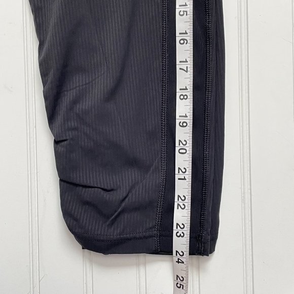 Lululemon Dance Studio Crop Black Women's SZ 2‎ - Picture 7 of 8